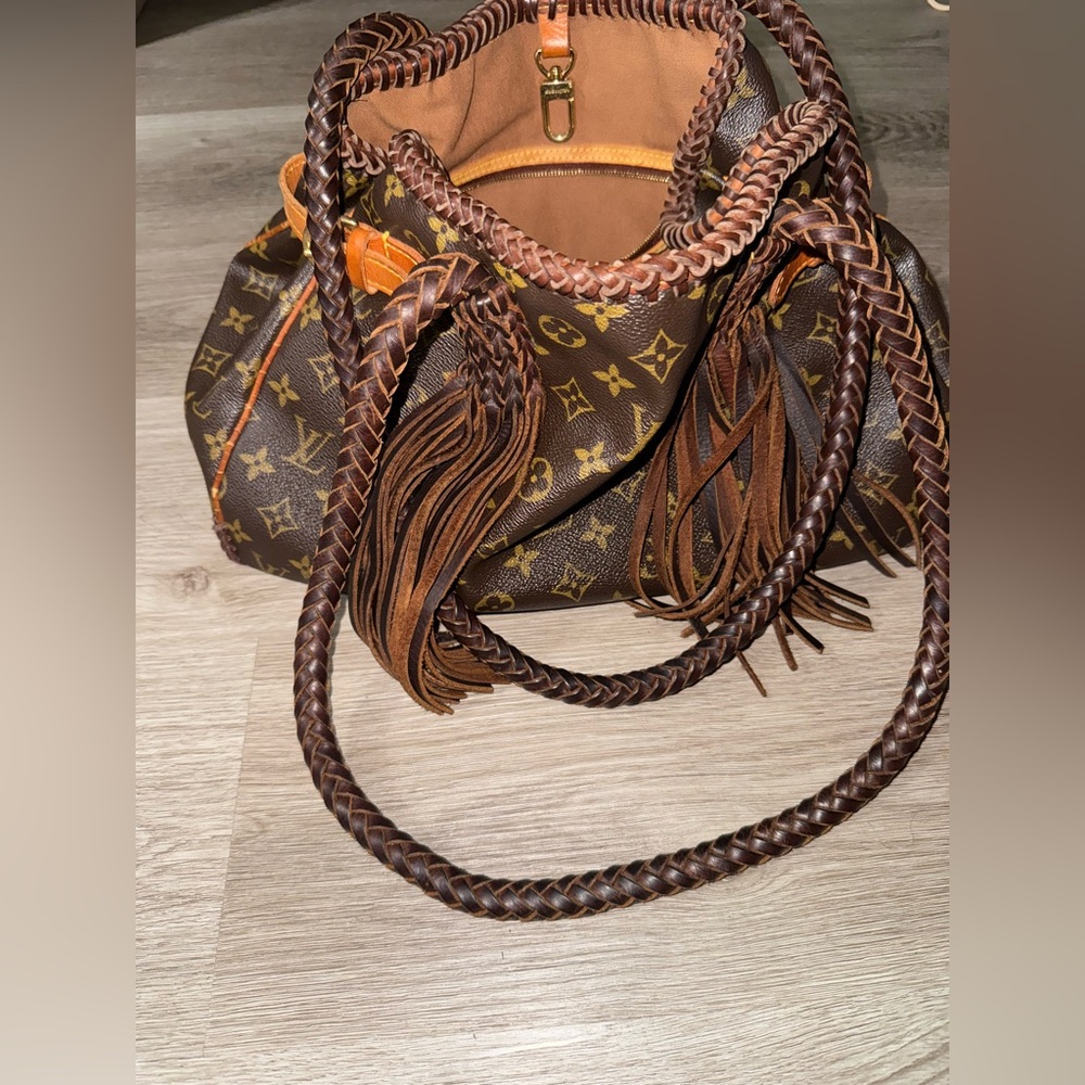 Louis Vuitton Batignolles Shoulder Bag with Fringe - Picture 2 of 8